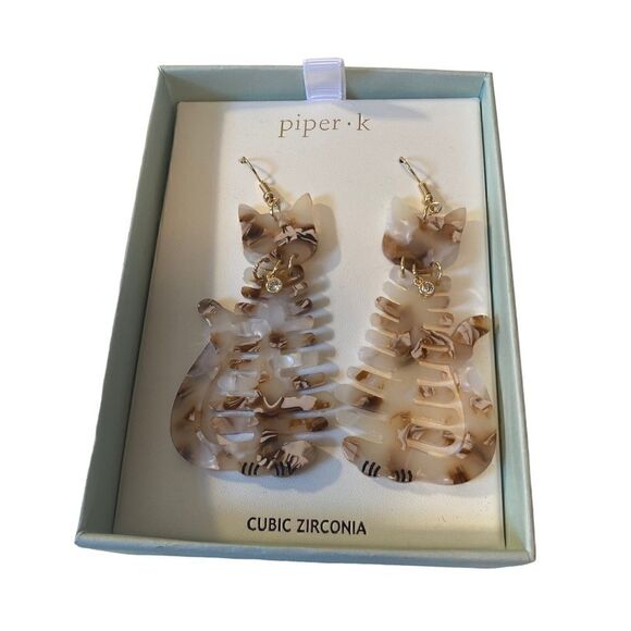 Piper k Acrylic Long Drop Tabby Cat Earrings. Adorable! - Picture 4 of 6